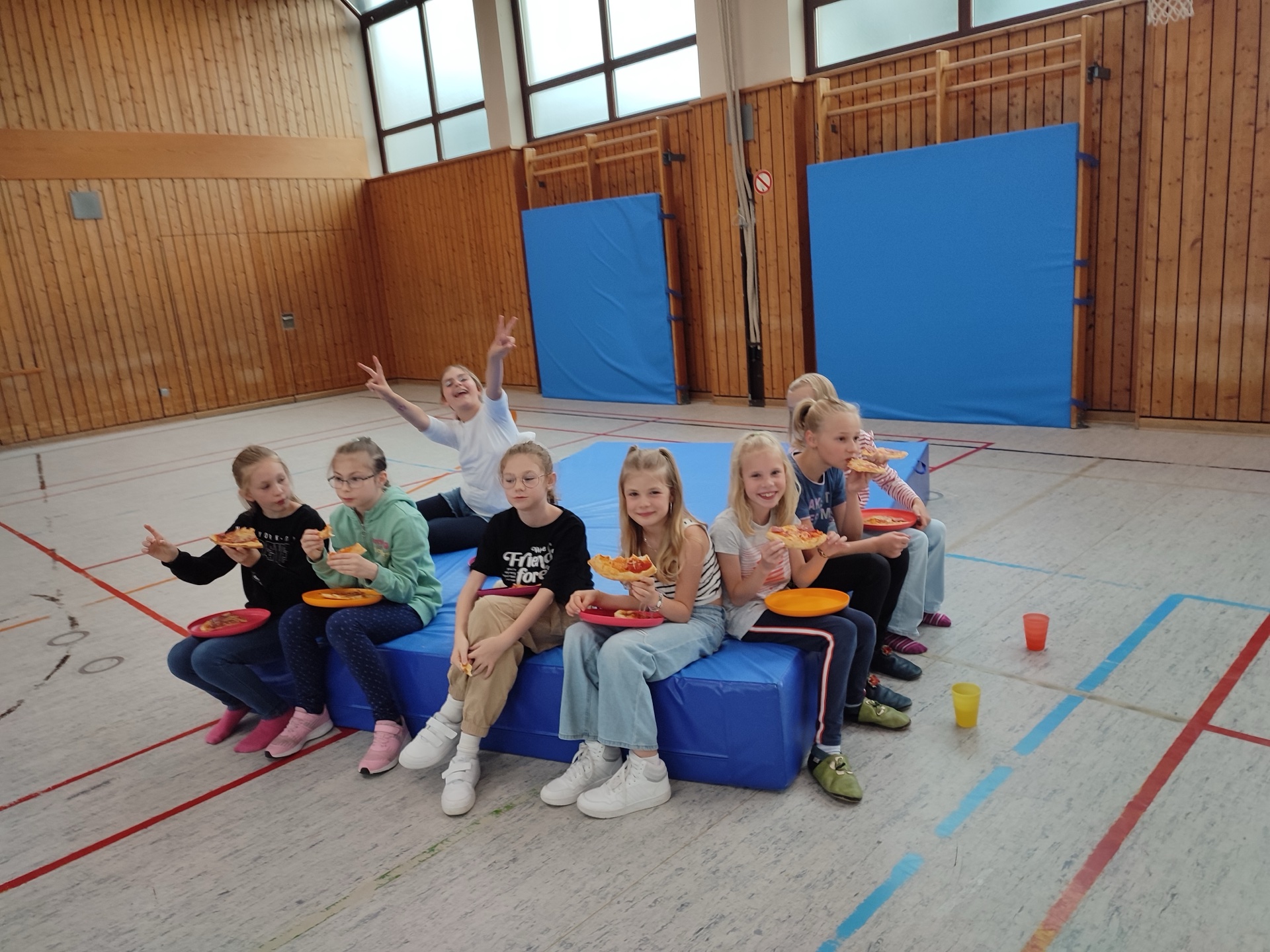 K.F.F. Chicas zusammen